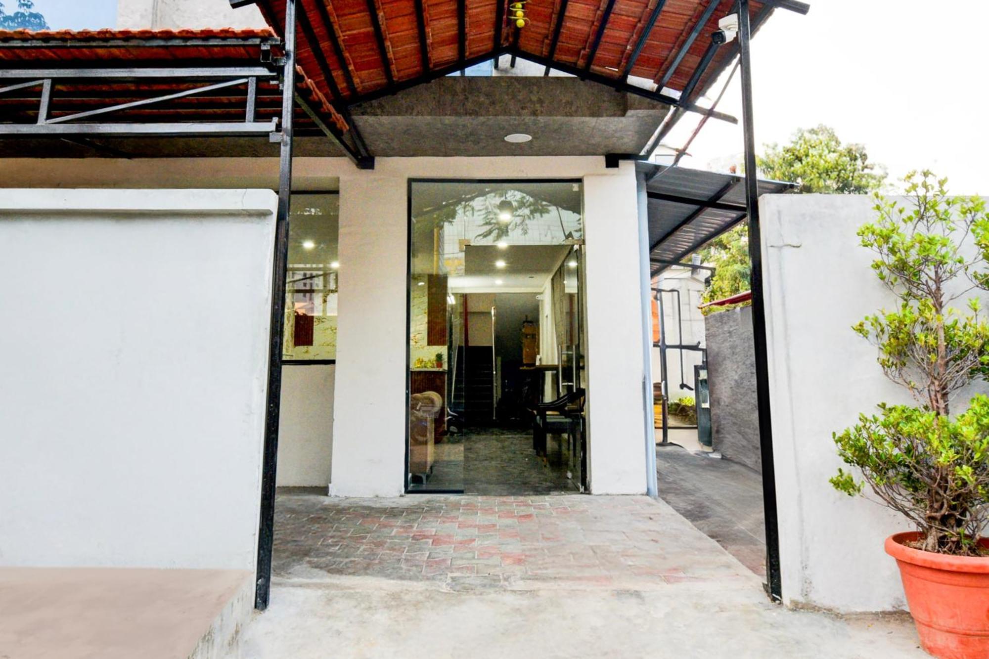 Super Townhouse Unnam Hotels Backside Of Tabala Rasa Pub, Financial District Haiderabad Buitenkant foto
